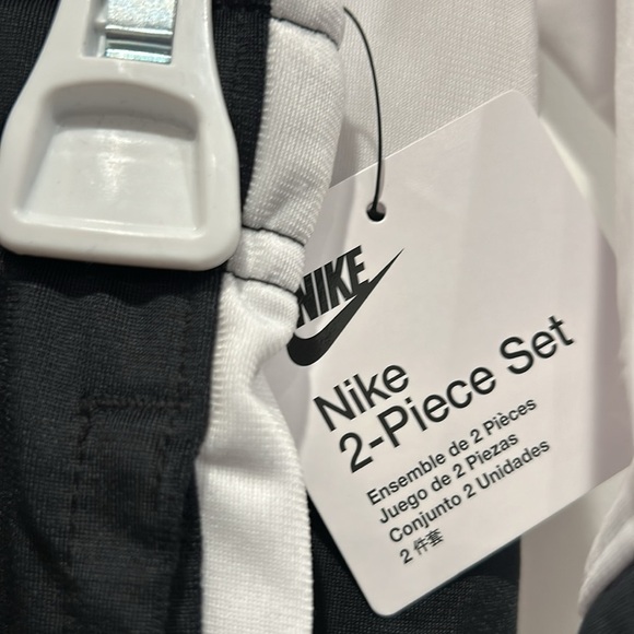 Nike two-piece set zip up joggers boys size 6 black and white new with tags - Picture 5 of 6